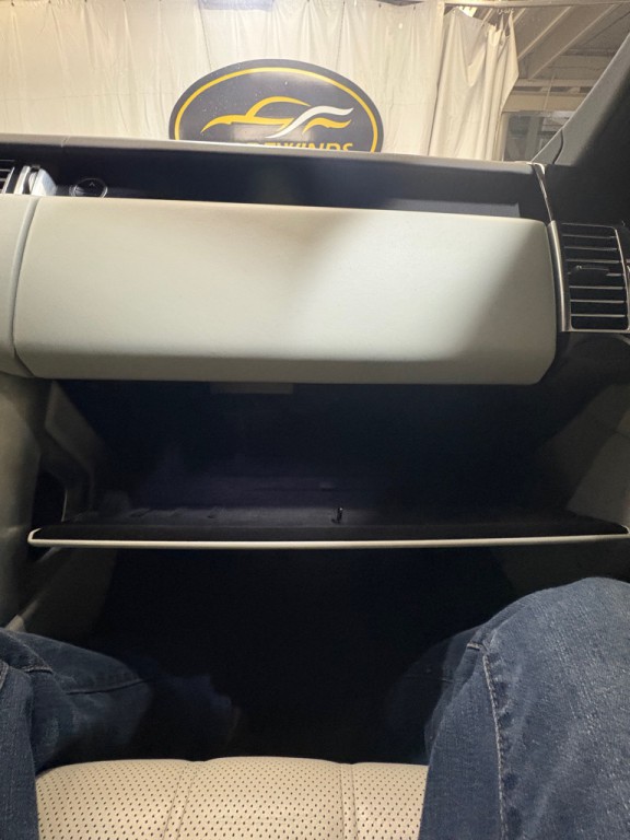 2016 Land Rover Range Rover Image 32