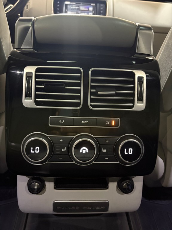 2016 Land Rover Range Rover Image 40