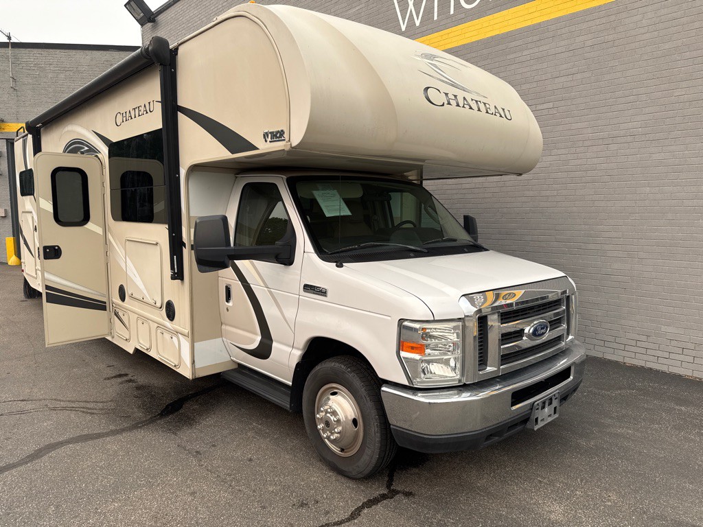 2016 Ford Econoline Image 1