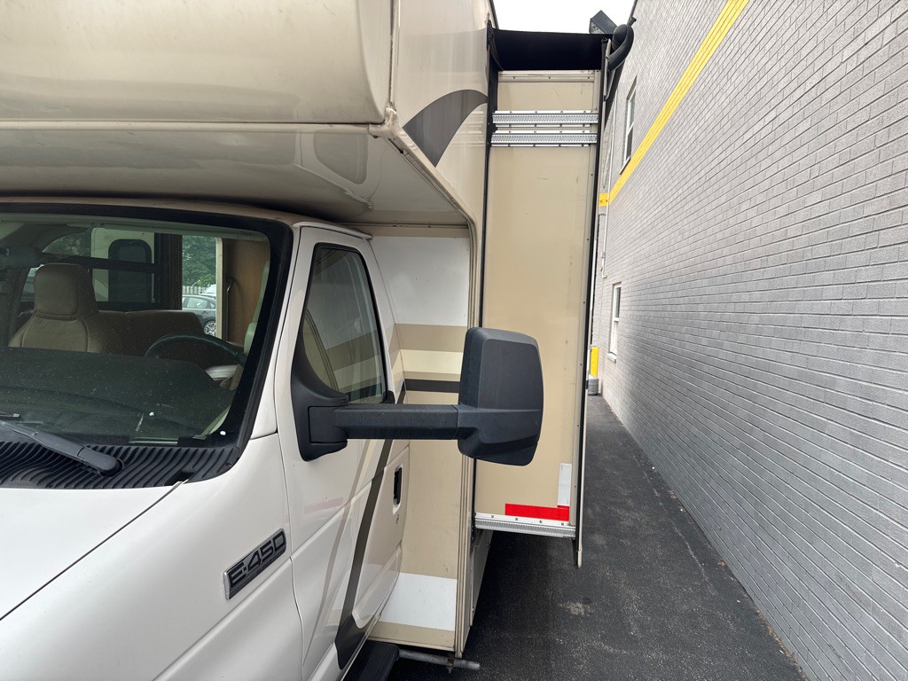 2016 Ford Econoline Image 4