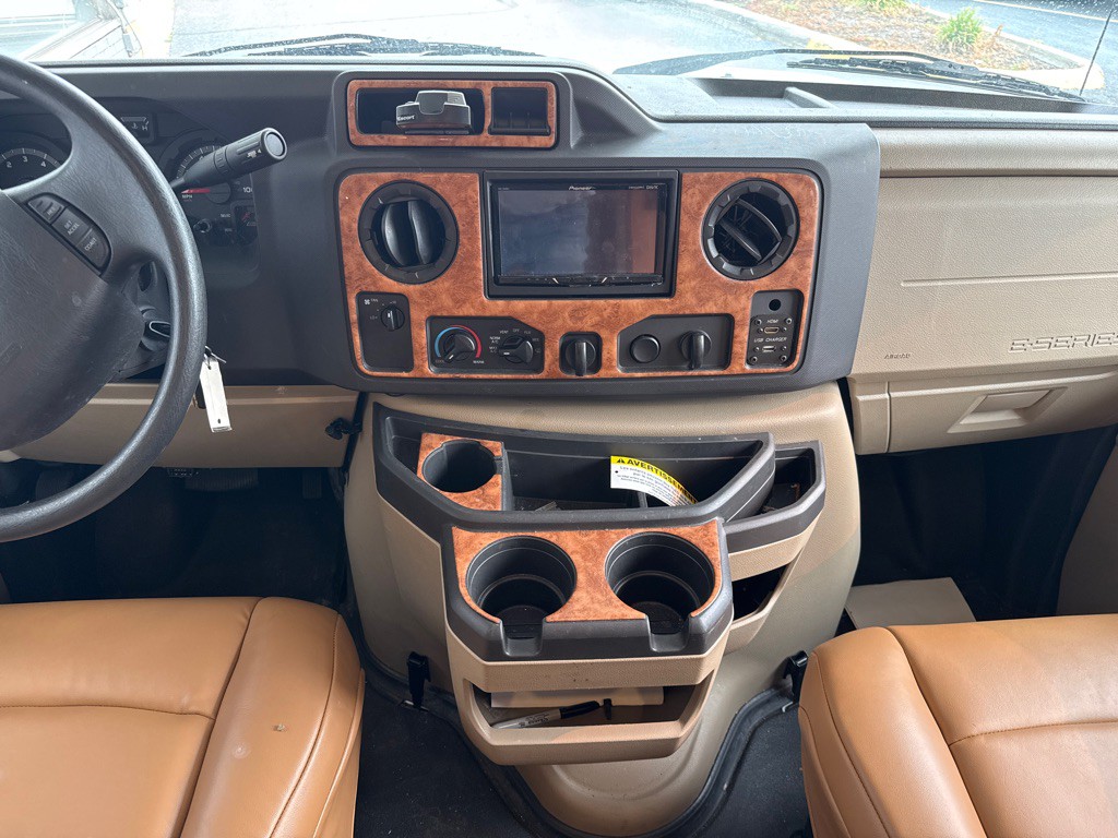 2016 Ford Econoline Image 15