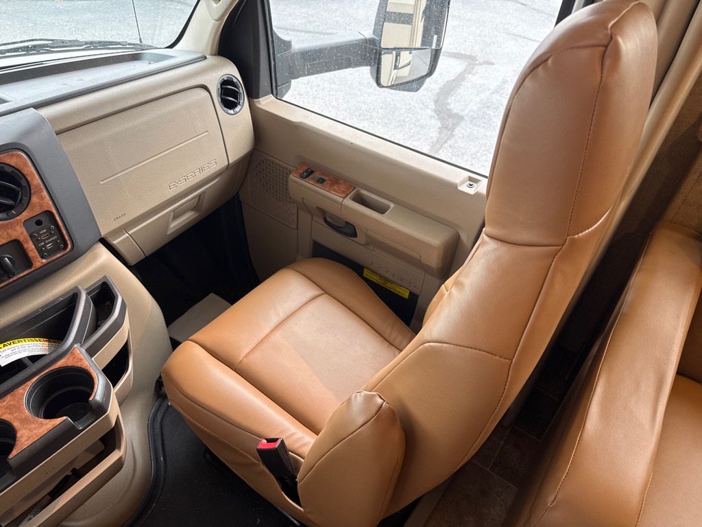 2016 Ford Econoline Image 16