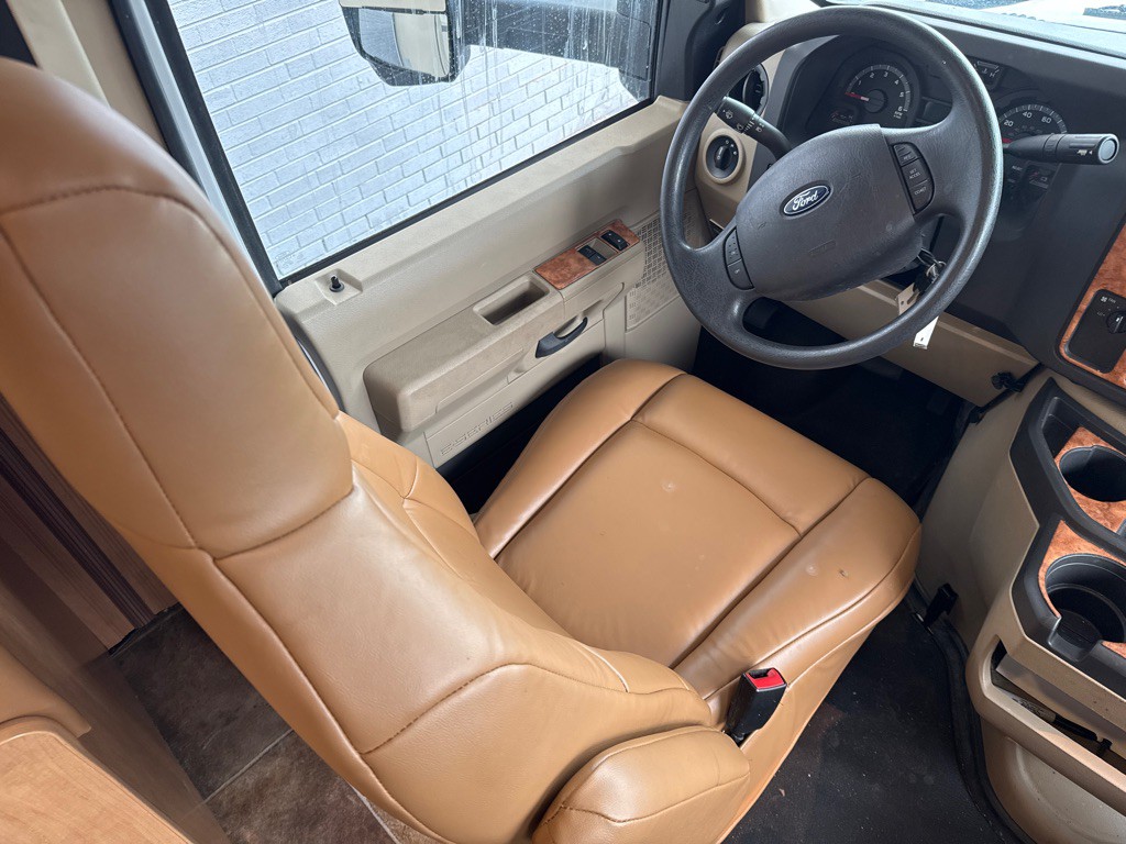 2016 Ford Econoline Image 17