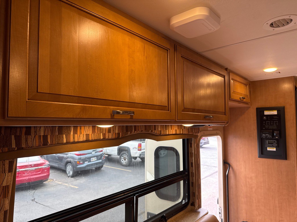 2016 Ford Econoline Image 24