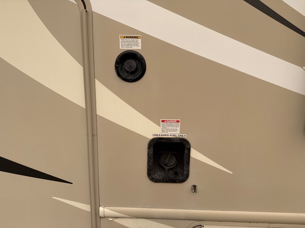 2016 Ford Econoline Image 36