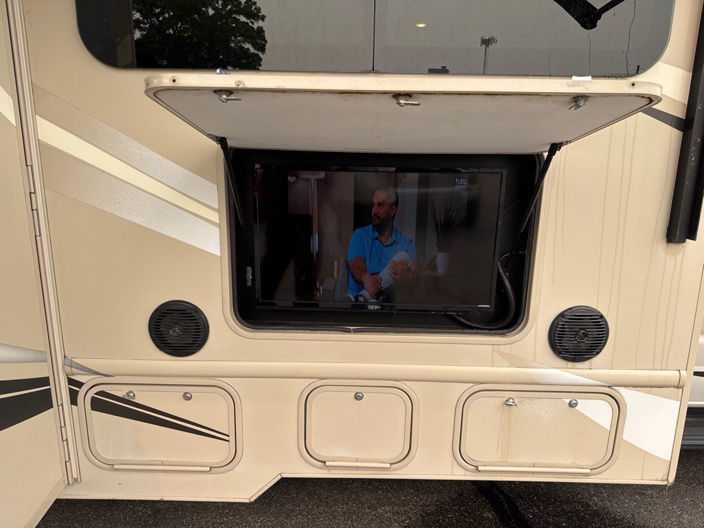2016 Ford Econoline Image 45