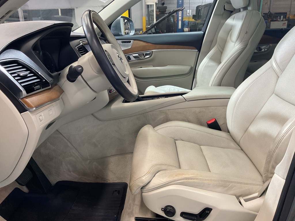 2016 Volvo XC90 Image 17