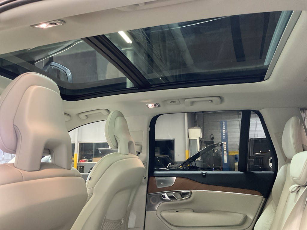 2016 Volvo XC90 Image 32