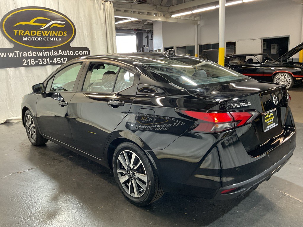 2021 Nissan Versa Image 3