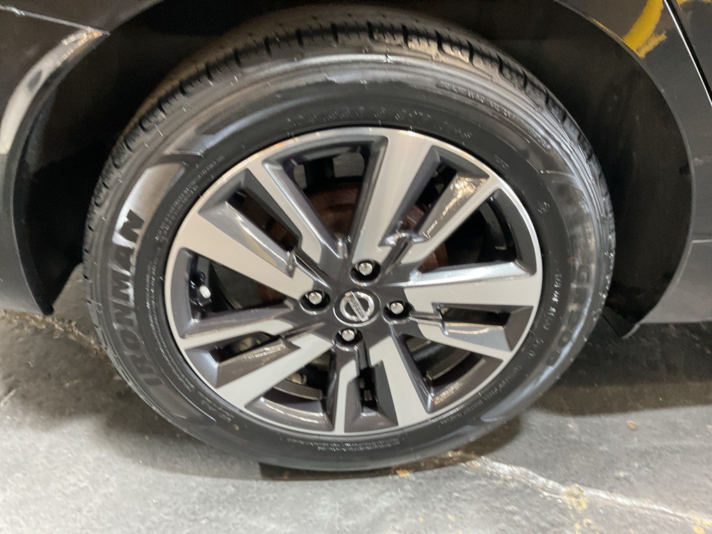 2021 Nissan Versa Image 16