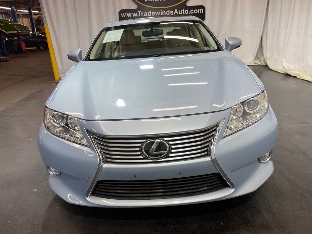 2013 Lexus ES Image 2