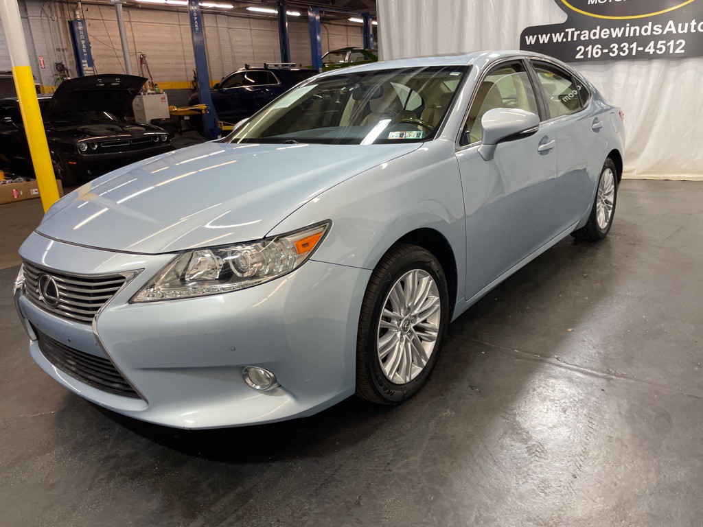 2013 Lexus ES Image 4