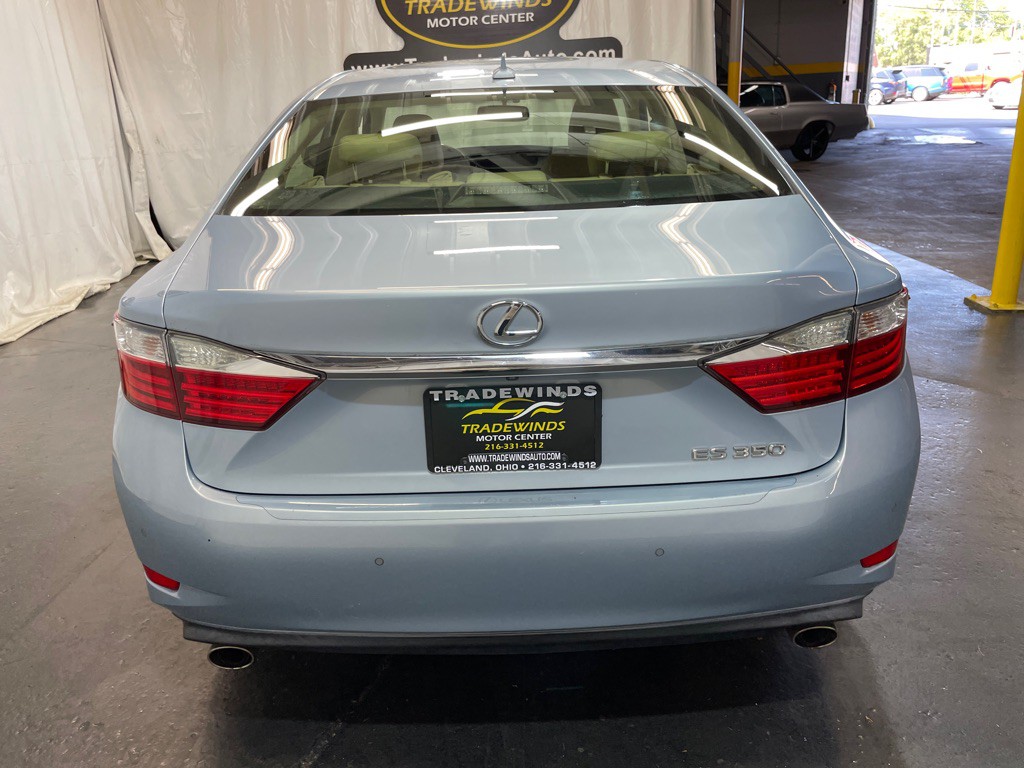 2013 Lexus ES Image 6