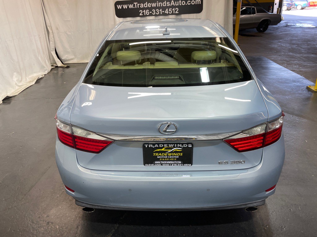 2013 Lexus ES Image 7