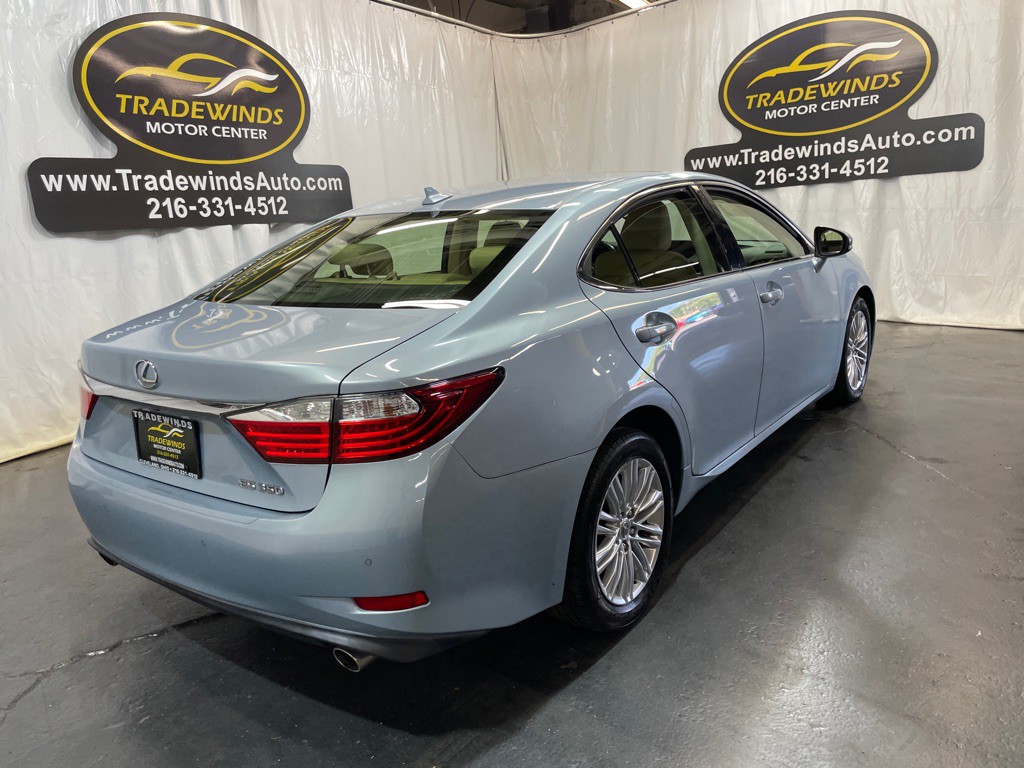 2013 Lexus ES Image 8