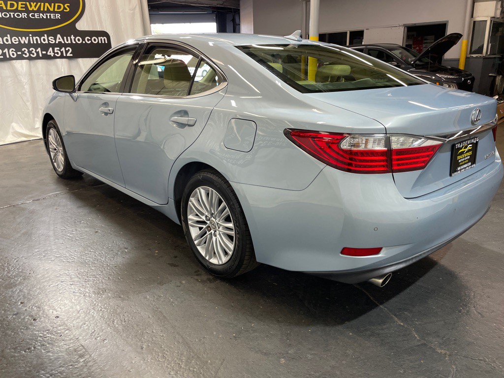 2013 Lexus ES Image 13