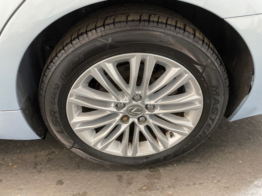 2013 Lexus ES Image 18