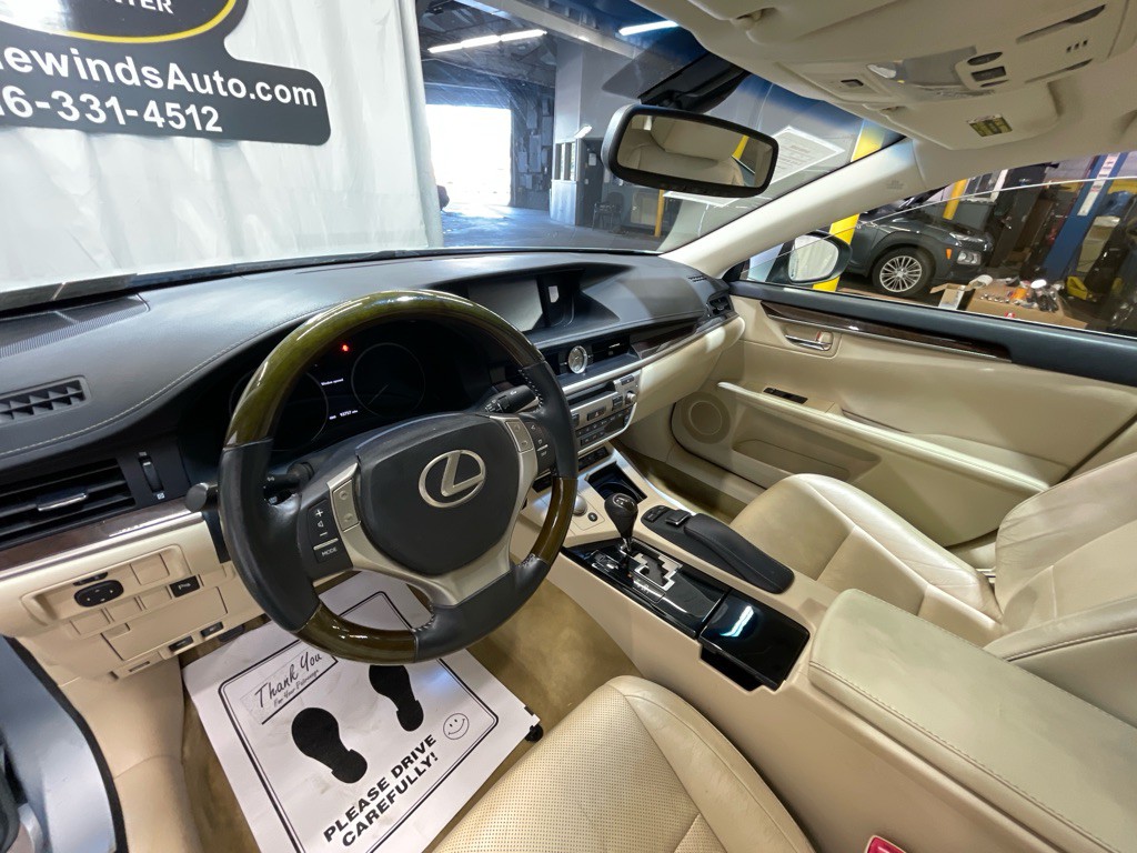 2013 Lexus ES Image 22