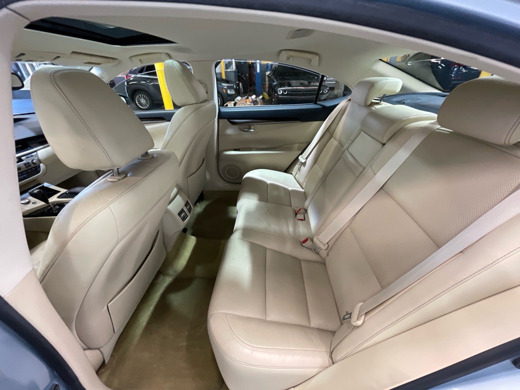 2013 Lexus ES Image 27