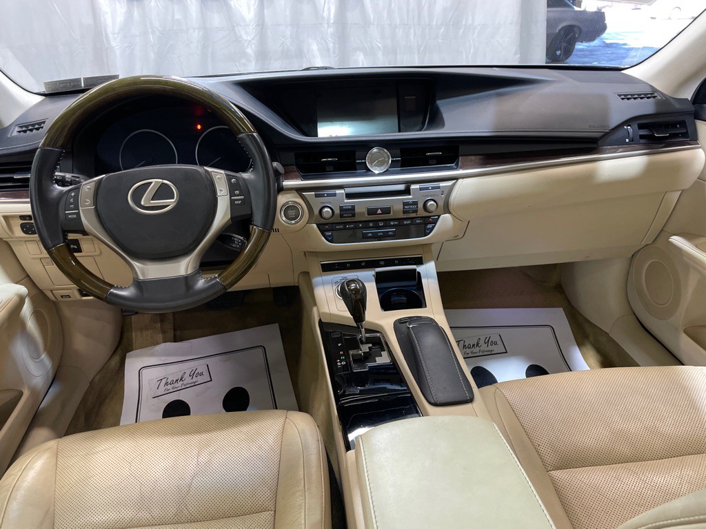 2013 Lexus ES Image 28