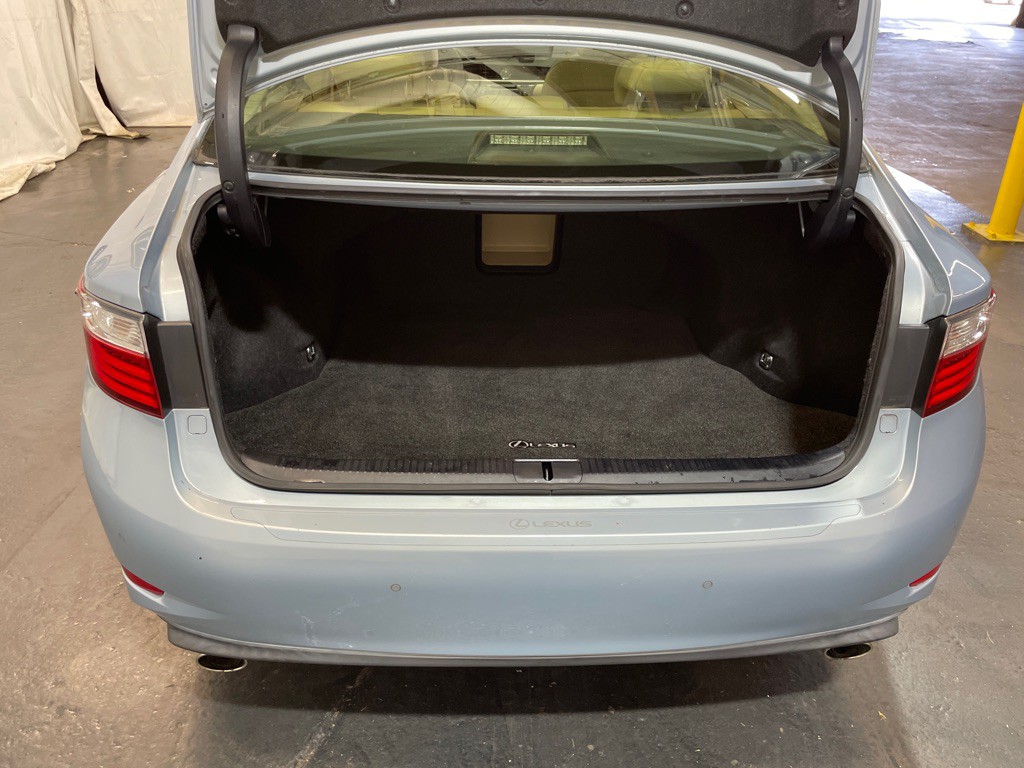 2013 Lexus ES Image 31