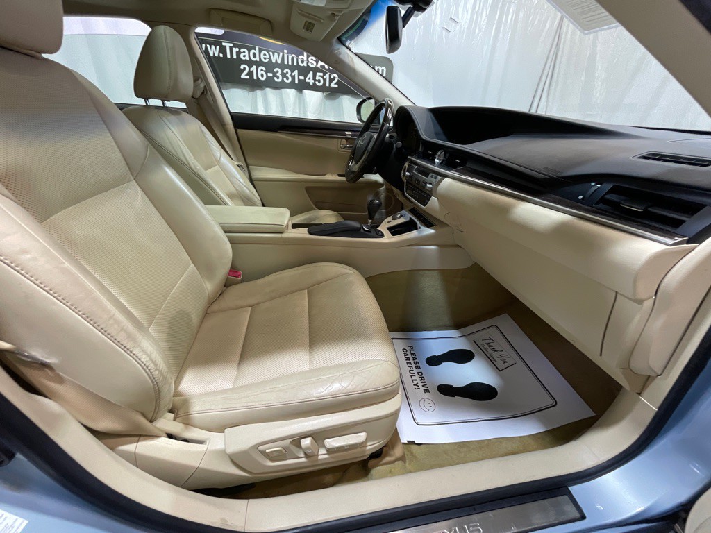 2013 Lexus ES Image 35