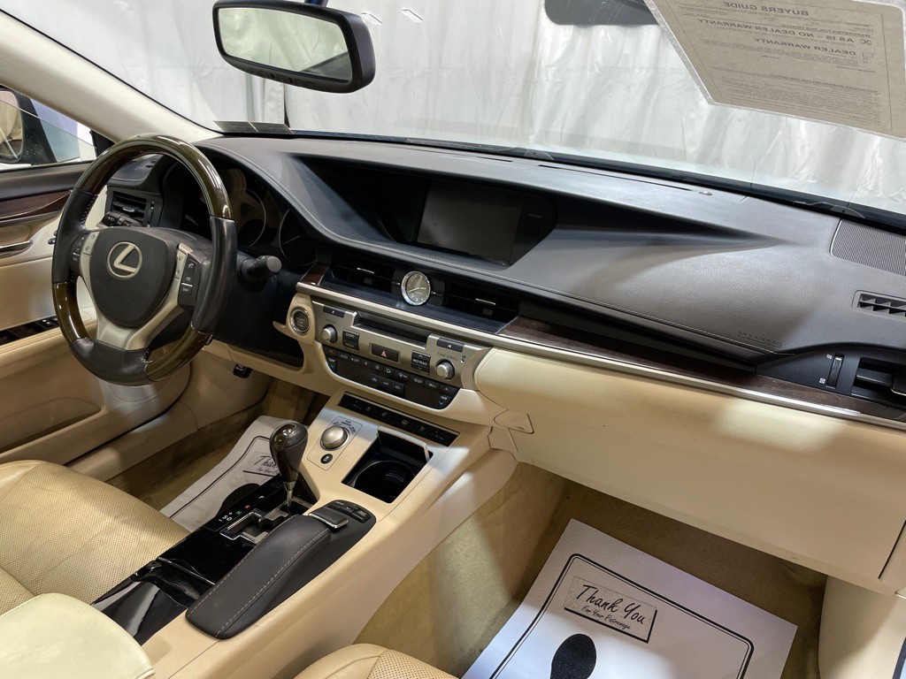 2013 Lexus ES Image 36