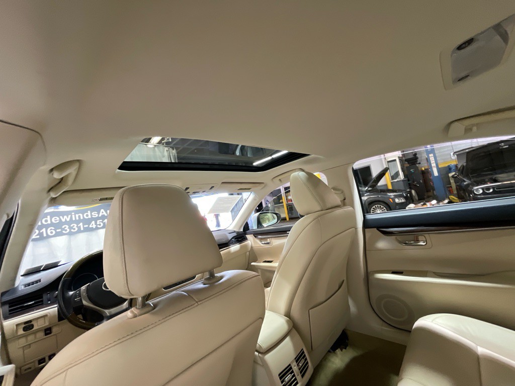 2013 Lexus ES Image 40