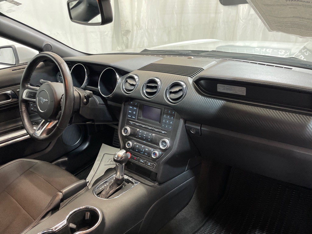 2017 Ford Mustang Image 30