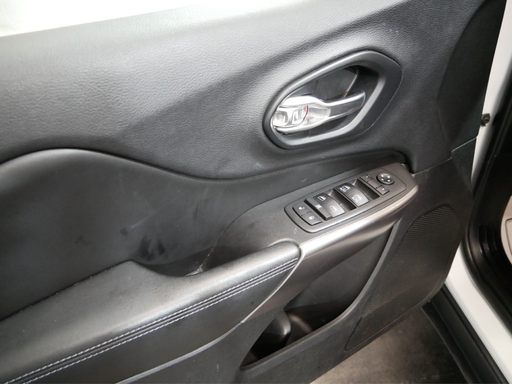 2019 Jeep Cherokee Image 10