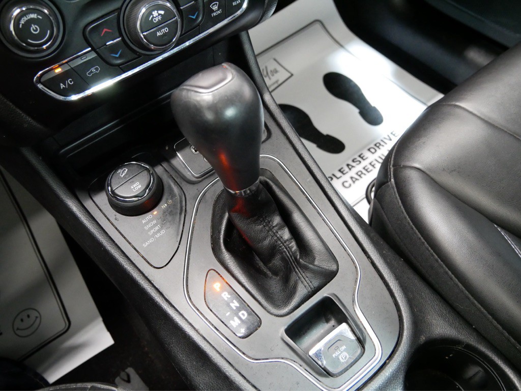 2019 Jeep Cherokee Image 16
