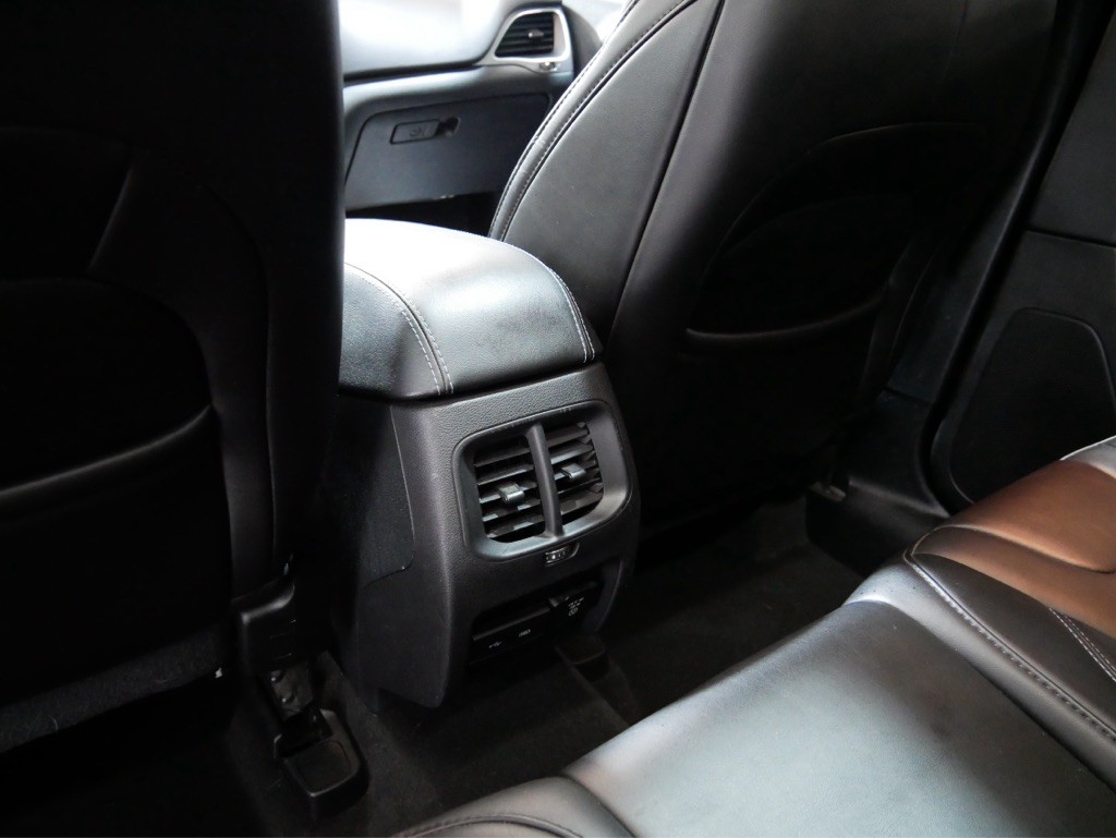 2019 Jeep Cherokee Image 24