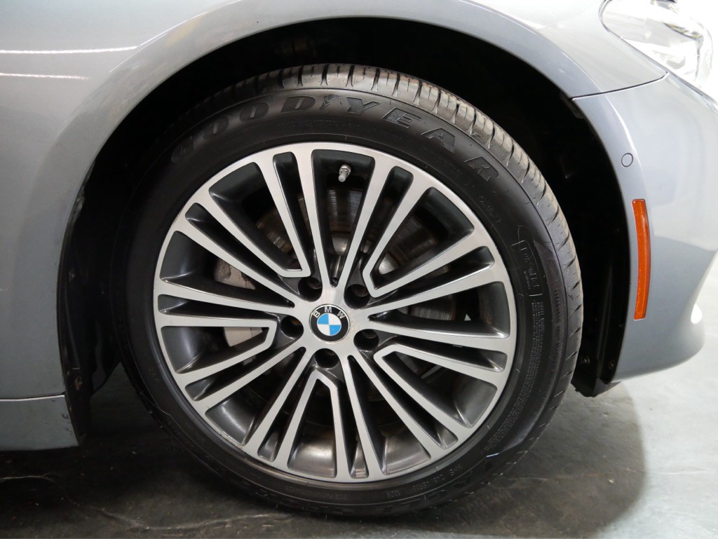 2019 BMW 5 Series Image 3