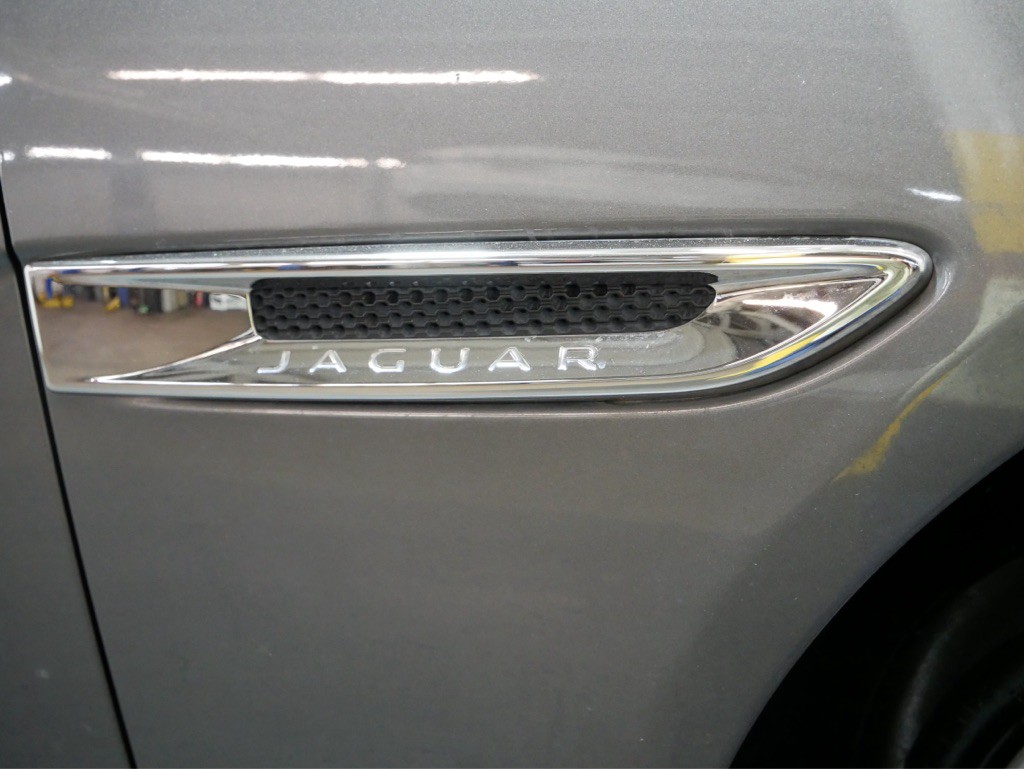 2018 Jaguar XE Image 5