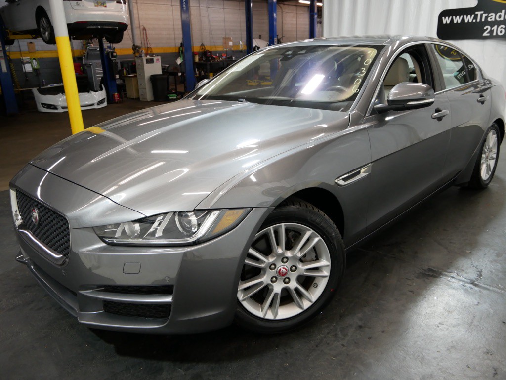2018 Jaguar XE Image 6