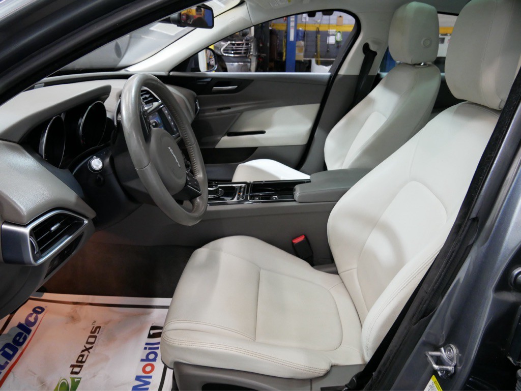 2018 Jaguar XE Image 11