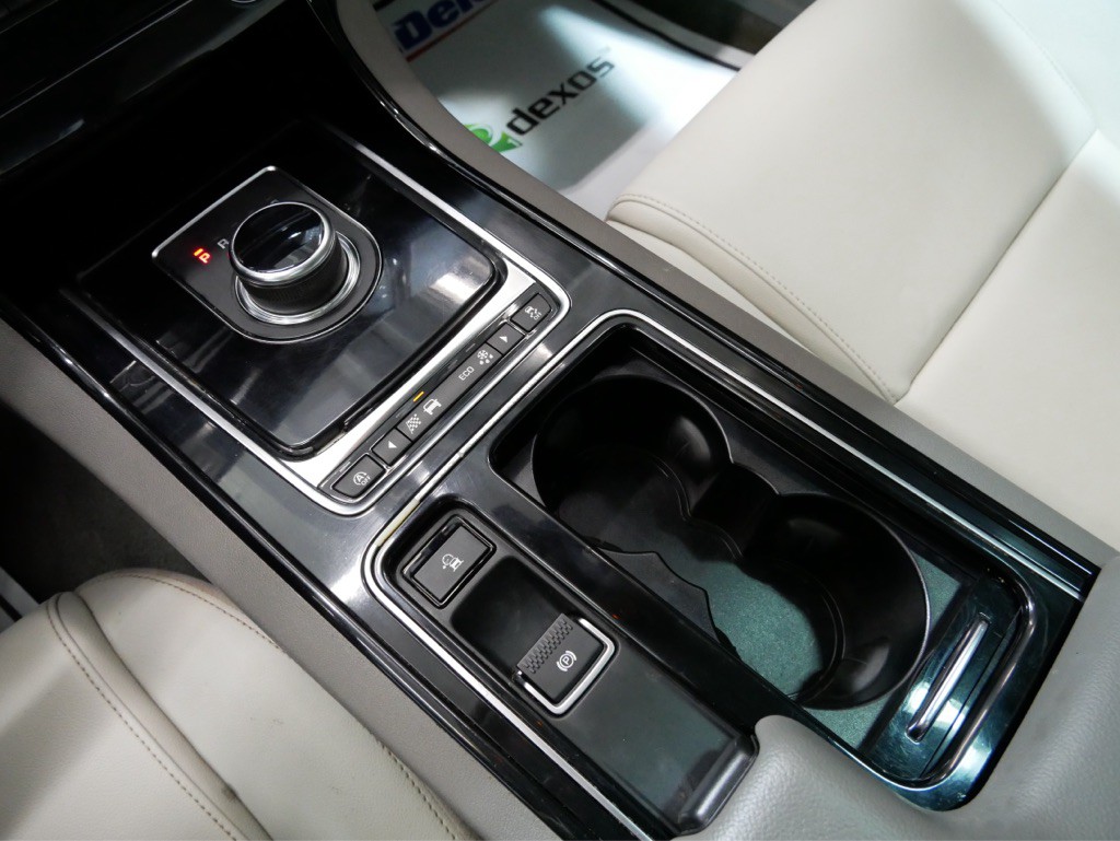 2018 Jaguar XE Image 15