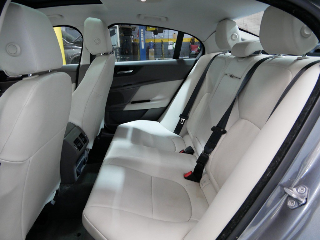2018 Jaguar XE Image 20
