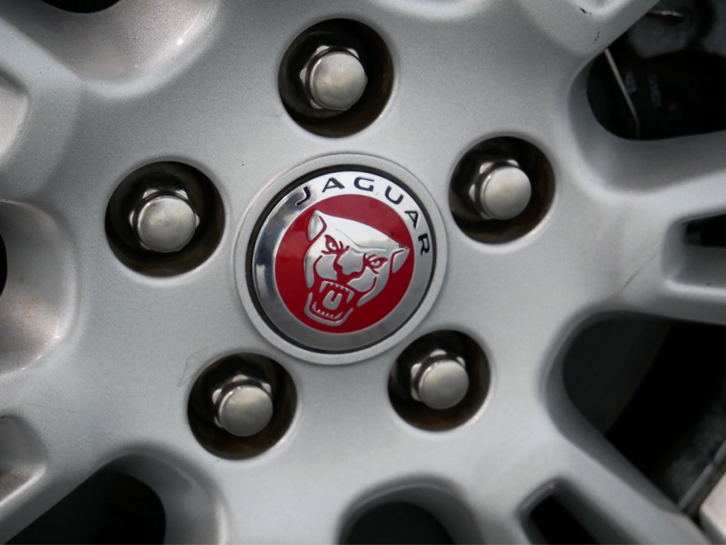 2018 Jaguar XE Image 26