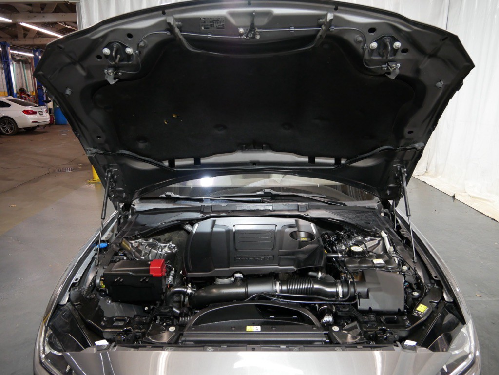 2018 Jaguar XE Image 27