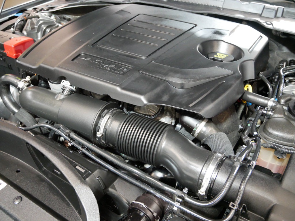 2018 Jaguar XE Image 33