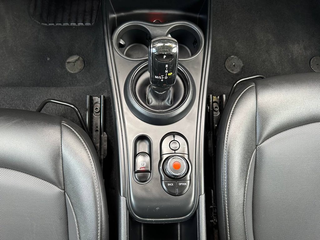 2020 MINI Countryman Image 30