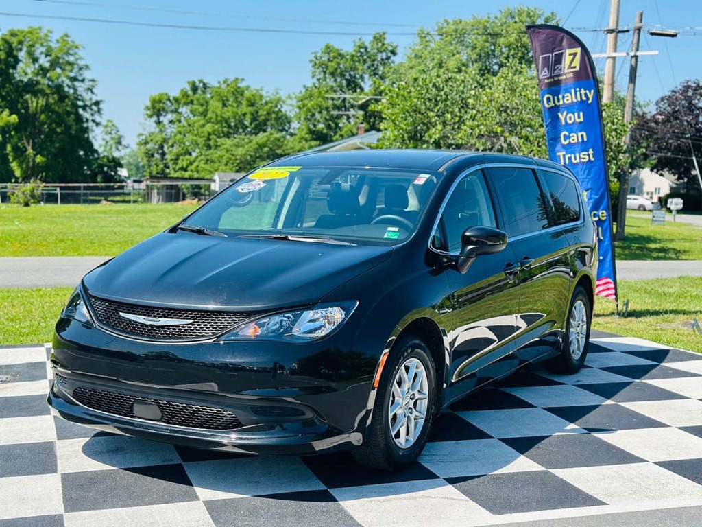 2022 Chrysler Voyager Image 2