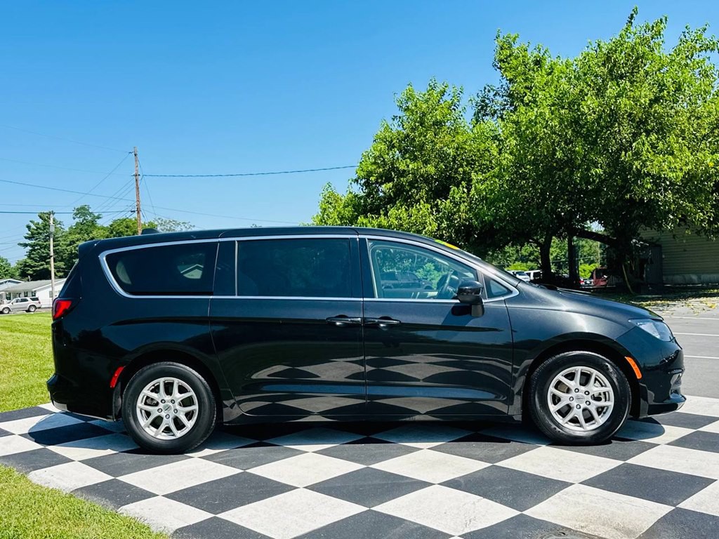2022 Chrysler Voyager Image 8