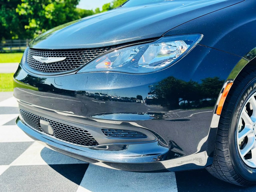 2022 Chrysler Voyager Image 10