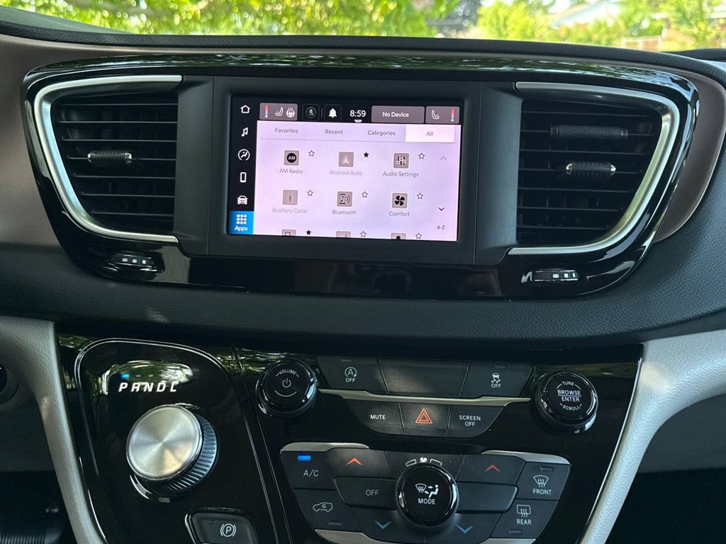 2022 Chrysler Voyager Image 24