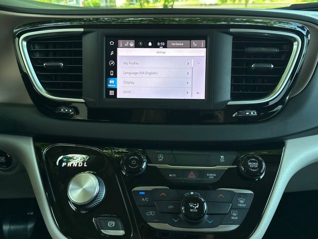 2022 Chrysler Voyager Image 25