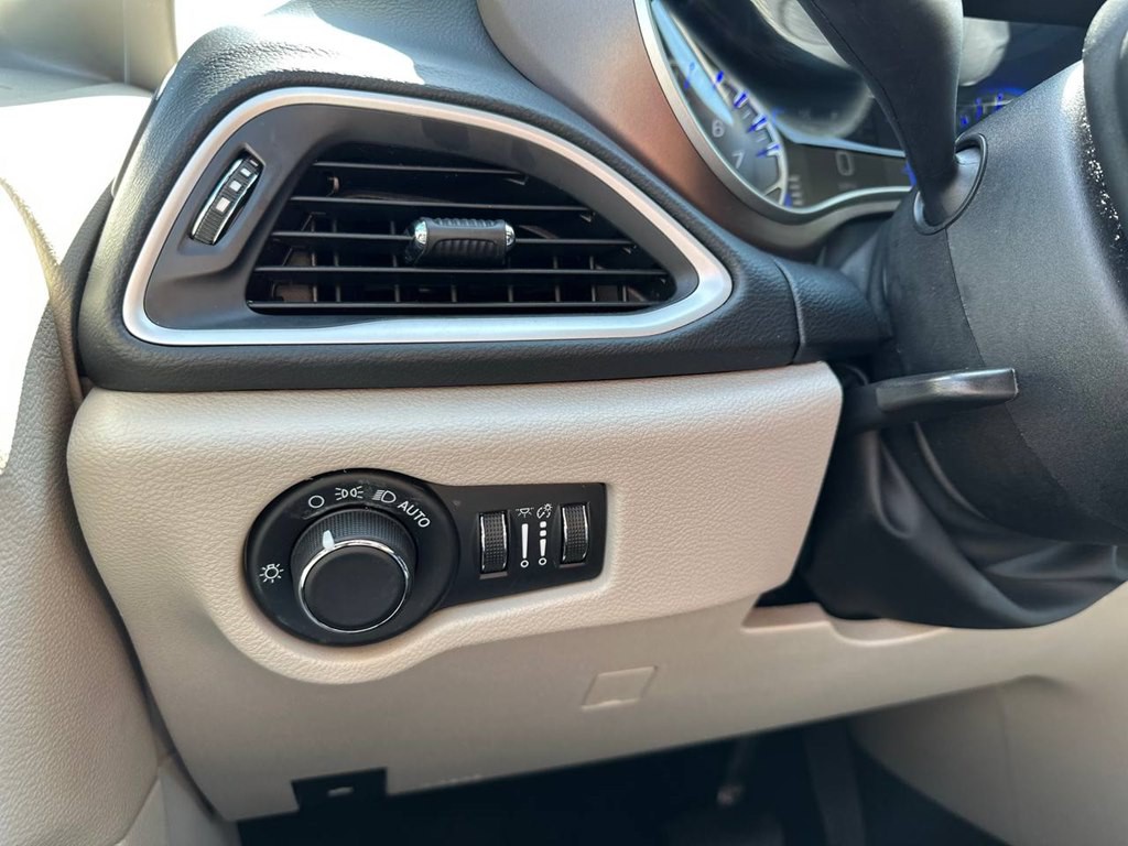 2022 Chrysler Voyager Image 34