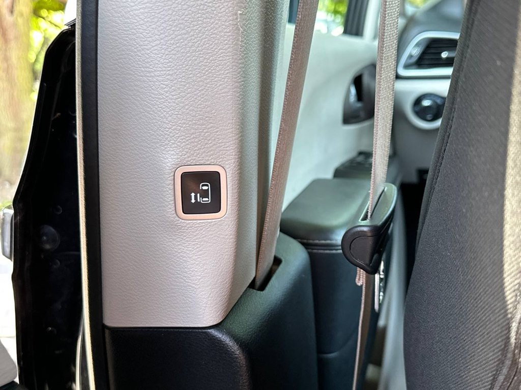 2022 Chrysler Voyager Image 38