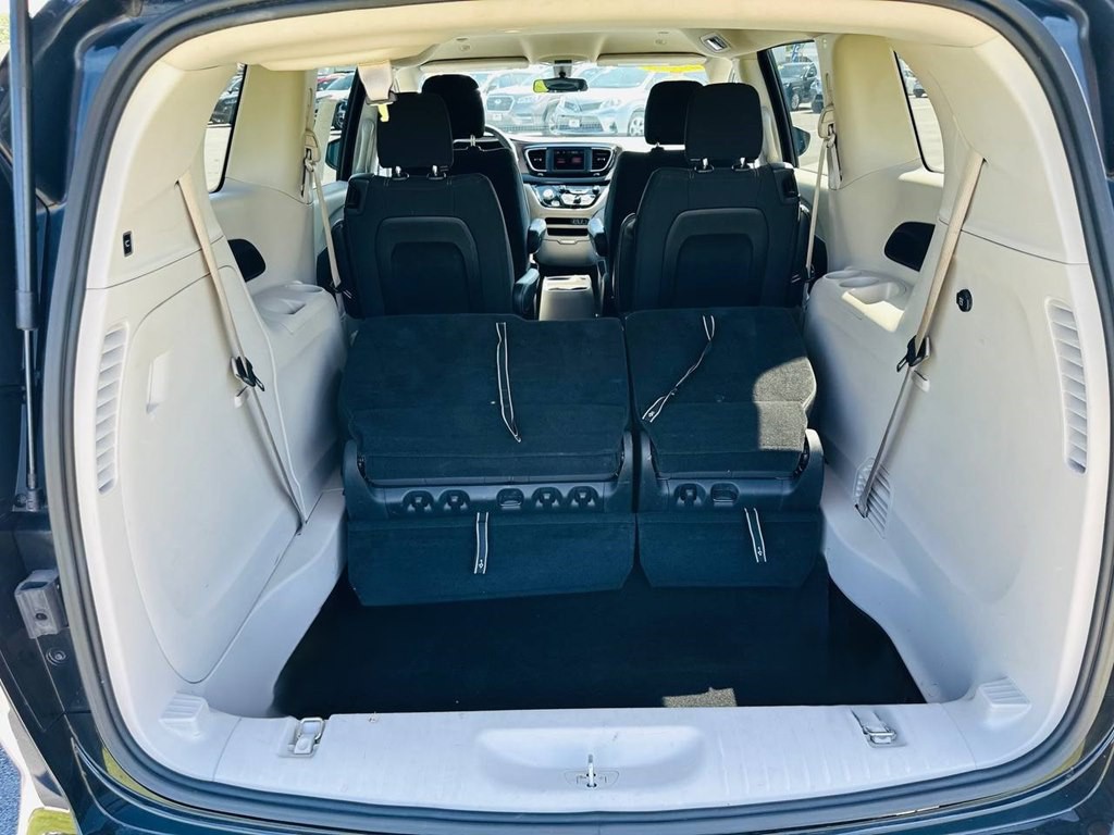 2022 Chrysler Voyager Image 40
